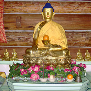 Shakyamuni Buddha statue in Sravasti Abbey.