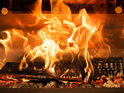 Fuego en la chimenea.