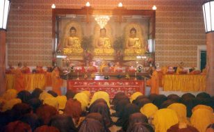 gallery-monastic-life-ven-chodron-bodhgaya-bhikshuni-ordination-1998-3