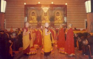 gallery-monastic-life-ven-chodron-bodhgaya-bhikshuni-ordination-1998-4