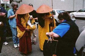 gallery-monastic-life-ven-chodron-portland-alms