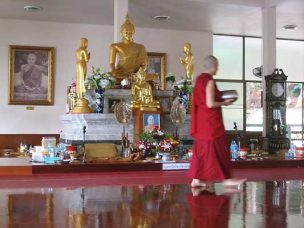 gallery-monastic-life-ven-chodron-wat-marp-jan-2005-3