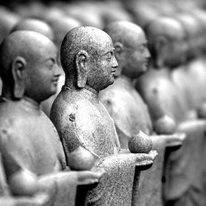 Many statutes of bodhisattvas.
