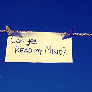 A paper with the words: Can you read my mind?, clip to a rope.