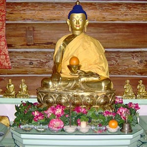 Shakyamuni Buddha statue in Sravasti Abbey.