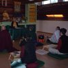 En el retiro de Vajrasattva, practicando meditación.
