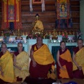 The sangha poses with Rinpoche. Ven. Semkye, Ven. Chodron, Kensur Wangdak Rinpoche, Ven. Tsenla (translator), Ven. Tharpa.