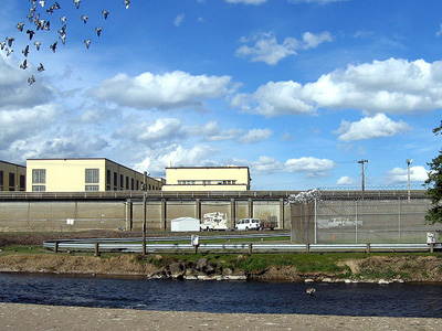 Exterior view of Oregon State Penitentiary.