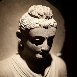 صورة مقربة لوجه تمثال بوذا.