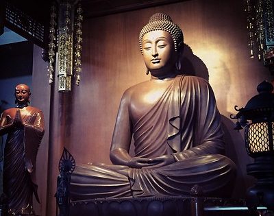 Posąg Buddy w świątyni na Tajwanie.