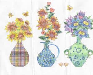 Trzy kolorowe kompozycje kwiatowe w ozdobnych wazonach.