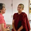 El poder de nuestras palabras Ven. Nyima smiling while talking with a lay person.