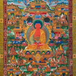 Thangka czerwonego Buddy Amitabhy siedzącego w medytacji w swojej Czystej Krainie.