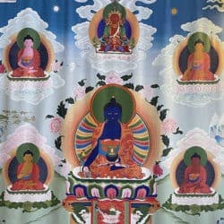 Budda Niebieskiej Medycyny otoczony przez pozostałych siedmiu Buddów Medycyny.